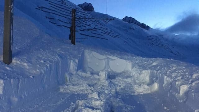 Lawine auf Bahnstrecke Lawine auf Bahnstrecke