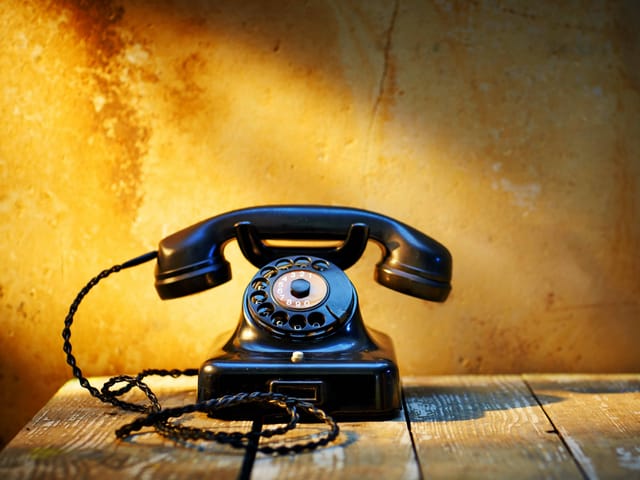 Bakelit-Telefon mit Wählscheibe