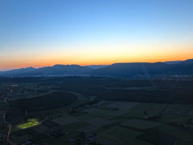 Über dem Solothurner Jura waren nach 21 Uhr alle rötlichen Farben zu sehen.