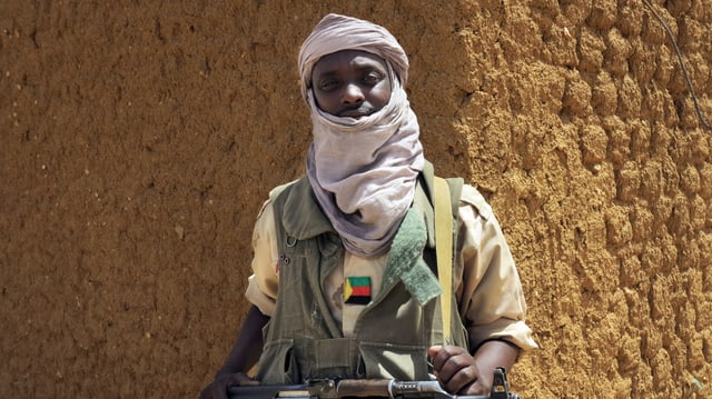 Ein Kämpfer der Tuareg-Rebellenbewegung Ein Kämpfer der Tuareg-Rebellenbewegung