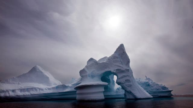 Eine Eisbergformation in Westgrönland. Eine Eisbergformation in Westgrönland.
