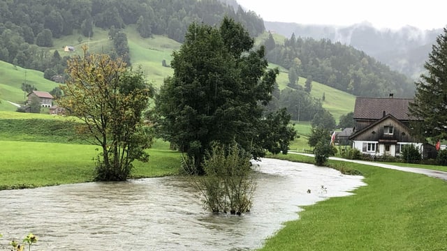 Die Thur trat bei Unterwasser aus dem Flussbett. Die Thur trat bei Unterwasser aus dem Flussbett.