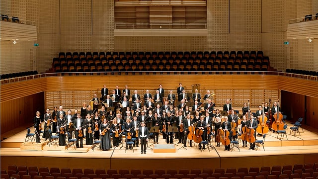 Das Luzerner Sinfonieorchester auf der Bühne des KKL Das Luzerner Sinfonieorchester auf der Bühne des KKL