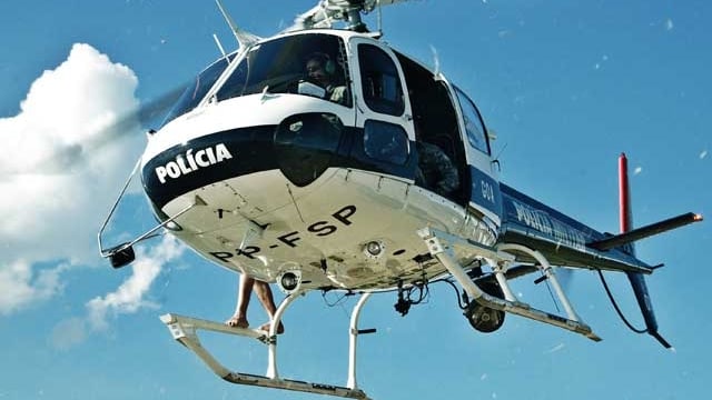 Ein Helikopter in der Luft Ein Helikopter in der Luft
