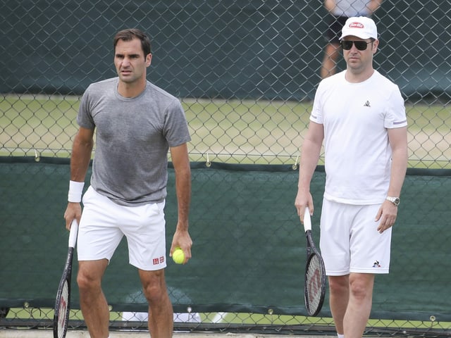 Roger Federer soll bald wieder mit dem Tennistraining loslegen können. Roger Federer soll bald wieder mit dem Tennistraining loslegen können.