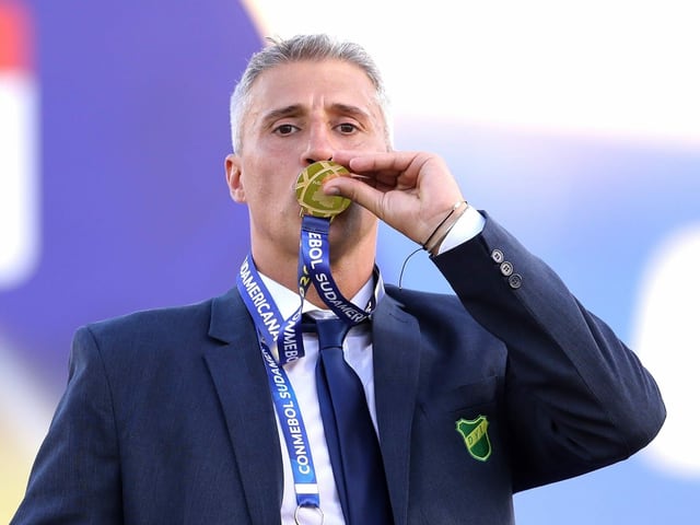 Crespo küsst Medaille