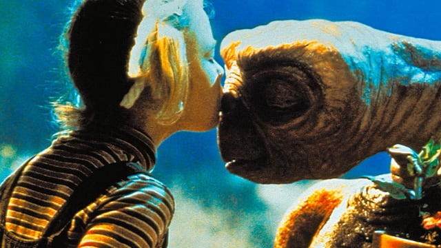 «E.T. – Der Ausserirdische» von Regisseur Steven Spielberg erschien 1982 und zählt zu den erfolgreichsten Spielfilmen aller Zeiten. «E.T. – Der Ausserirdische» von Regisseur Steven Spielberg erschien 1982 und zählt zu den erfolgreichsten Spielfilmen aller Zeiten.