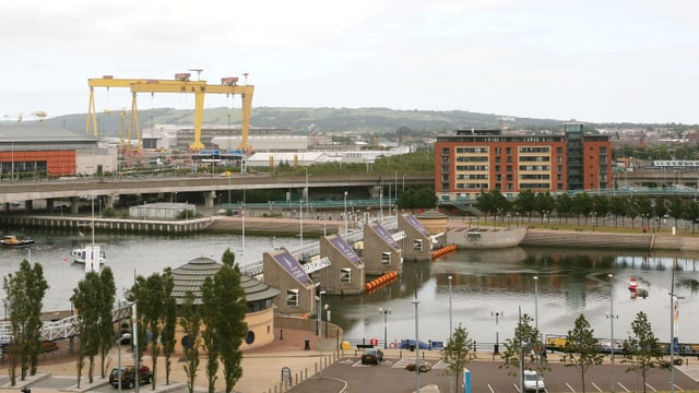 Belfast von oben mit Werft. Belfast von oben mit Werft.