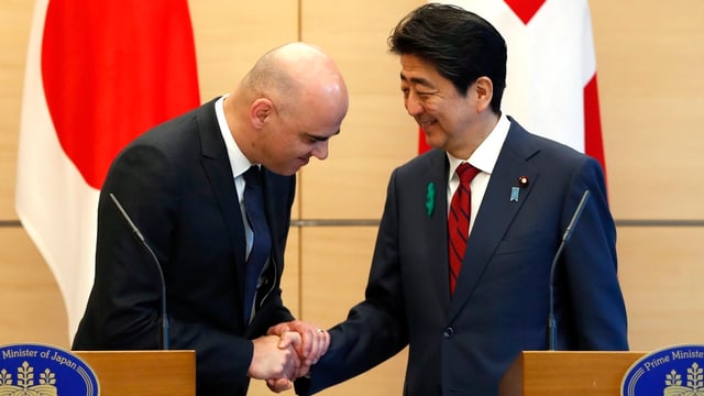 Alain Berset und Shinzo Abe. Alain Berset und Shinzo Abe.