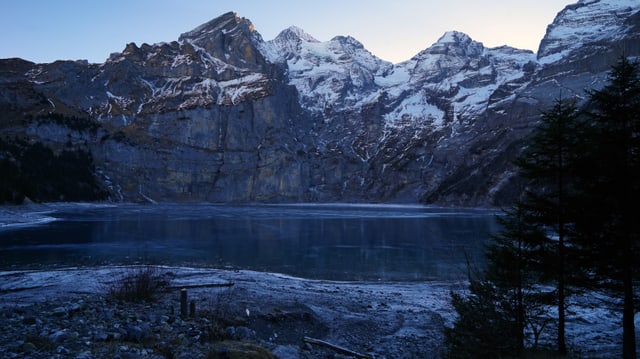 Der Oeschinensee gefroren. Der Oeschinensee gefroren.