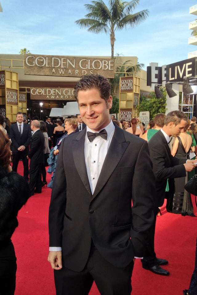 Raffael Dickreuter posiert auf dem roten Teppich vor der Verleihung der Golden Globe Awards. Raffael Dickreuter posiert auf dem roten Teppich vor der Verleihung der Golden Globe Awards.
