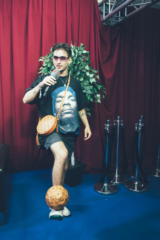 Während dem Interview werden Kunststücke gemacht. Easy, kann man machen. Während dem Interview werden Kunststücke gemacht. Easy, kann man machen.