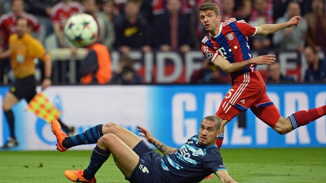 Thomas Müller sajetta in ulteriur gol en la Champions League. Thomas Müller sajetta in ulteriur gol en la Champions League.