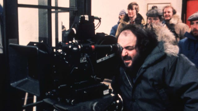 Stanley Kubrick bei der Arbeit auf dem Filmset. Stanley Kubrick bei der Arbeit auf dem Filmset.