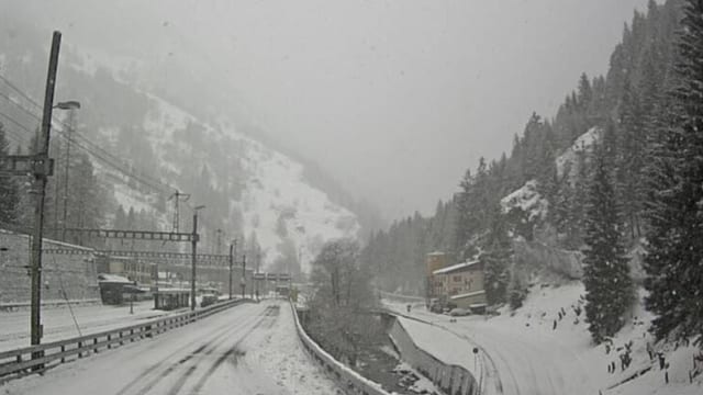 Verschneite Strasse Verschneite Strasse