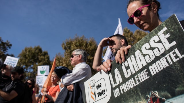 «Die Jagd, ein tödliches Problem»: Am 13. Oktober wurde in Paris gegen das Jagen demonstriert. «Die Jagd, ein tödliches Problem»: Am 13. Oktober wurde in Paris gegen das Jagen demonstriert.