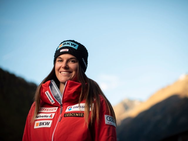 Elena Stoffel lächelt in die Kamera.