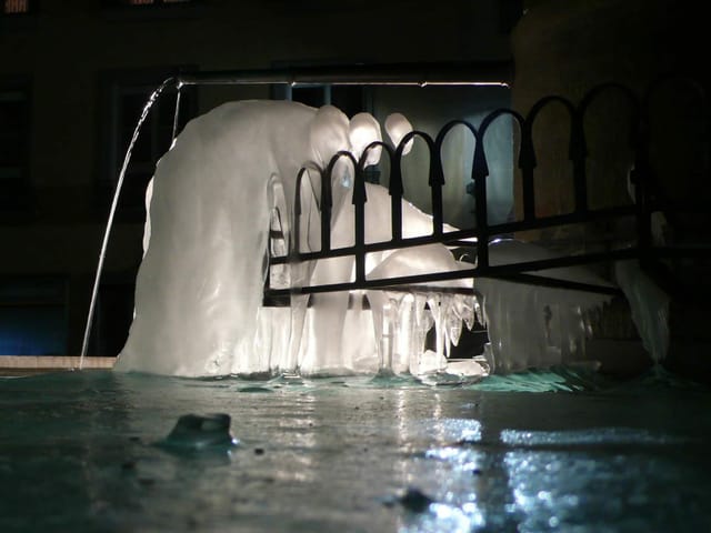 «Es ist schon eine Zeit her, dass dieses Bild entstanden ist. Der Brunnen in der Altstadt steht so exponiert, dass bei starker Bise das Wasser aus der Röhre an das Eisengitter geweht wird und dabei entstehen manchmal richtige Eisberge.»
