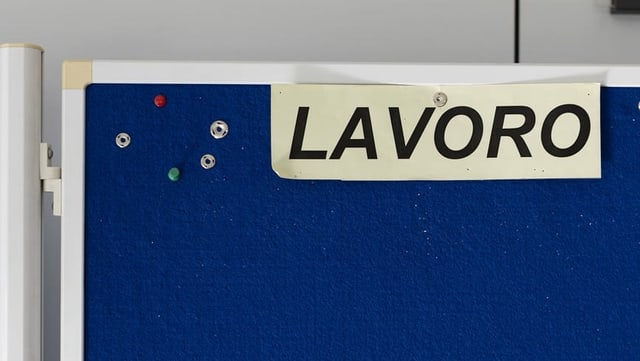Purtret d'ina tavla nua ch'ins po metter vidlonder cedels per plazzas. Ella è dentant vida. Sisum stat scri "lavoro". en il tessin è il dumber da plazzas sa reducì il pli ferm. Purtret d'ina tavla nua ch'ins po metter vidlonder cedels per plazzas. Ella è dentant vida. Sisum stat scri "lavoro". en il tessin è il dumber da plazzas sa reducì il pli ferm.