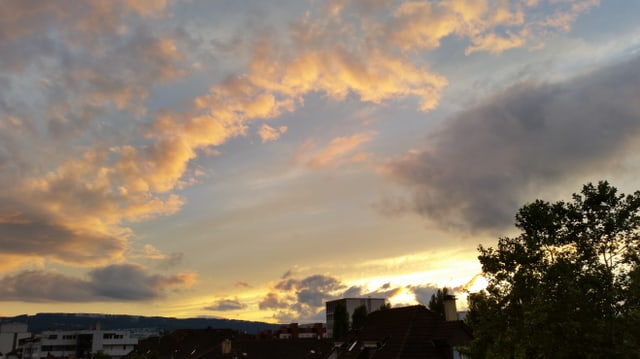 In Schlieren war es lange grau, dann gab es noch ein paar Sonnenstrahlen. In Schlieren war es lange grau, dann gab es noch ein paar Sonnenstrahlen.