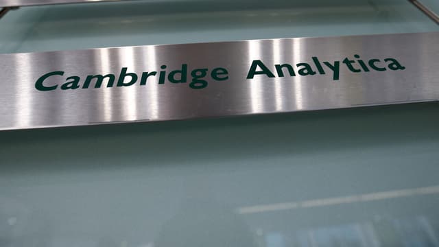 Firmenschild von Cambridge Analytica Firmenschild von Cambridge Analytica