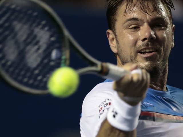 Stan Wawrinka schlägt eine Vorhand Stan Wawrinka schlägt eine Vorhand