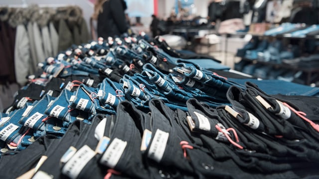 Viele verschiedene Jeans. Viele verschiedene Jeans.