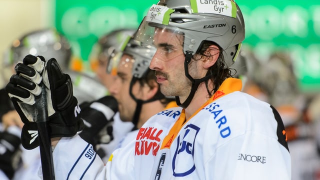 Tim Ramholt dat dapi il 2013 tar il EV Zug. Tim Ramholt dat dapi il 2013 tar il EV Zug.