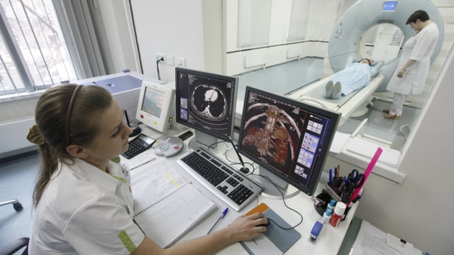 Ärzte in einem MRI Ärzte in einem MRI