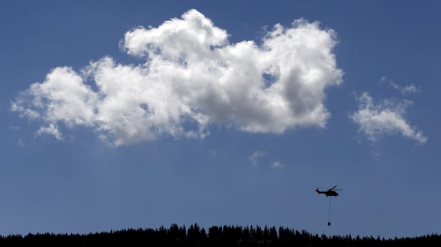 ...und befördert es ins ausgedörrte Gebirge. ...und befördert es ins ausgedörrte Gebirge.