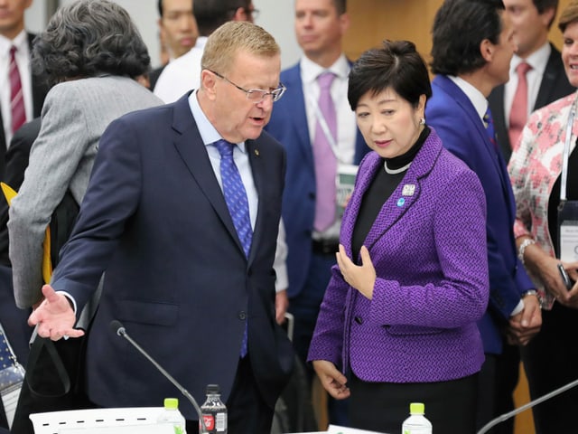 IOC-Vertreter John Coates und Tokios Gouverneurin Yuriko Koike. IOC-Vertreter John Coates und Tokios Gouverneurin Yuriko Koike.