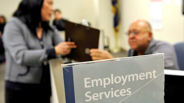 Personen im Arbeitsamt Personen im Arbeitsamt