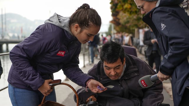 3 dunnas cun fotografias