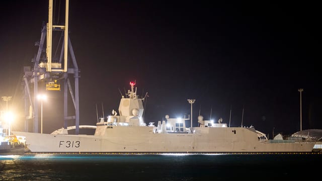 Norwegische Fregatte, die syrische Chemiewaffen abtransportiert. Norwegische Fregatte, die syrische Chemiewaffen abtransportiert.