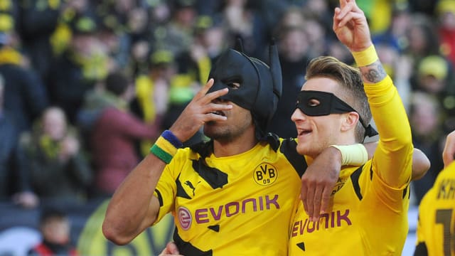 Pierre-Emerick Aubameyang und Kollege Marco Reus performen den Kultjubel. Pierre-Emerick Aubameyang und Kollege Marco Reus performen den Kultjubel.