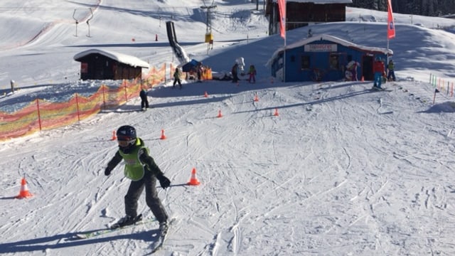 Davoser Kinder geniessen den Schnee (22.1.2016)