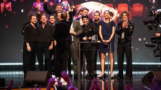 Alle bisherigen «SRF 3 Best Talent»Jahressieger auf einem Bild Alle bisherigen «SRF 3 Best Talent»Jahressieger auf einem Bild