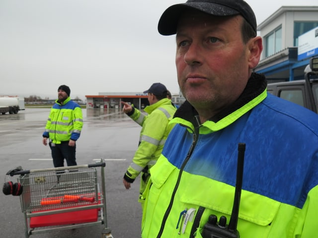 Mitarbeiter des Flugplatzes. Mitarbeiter des Flugplatzes.