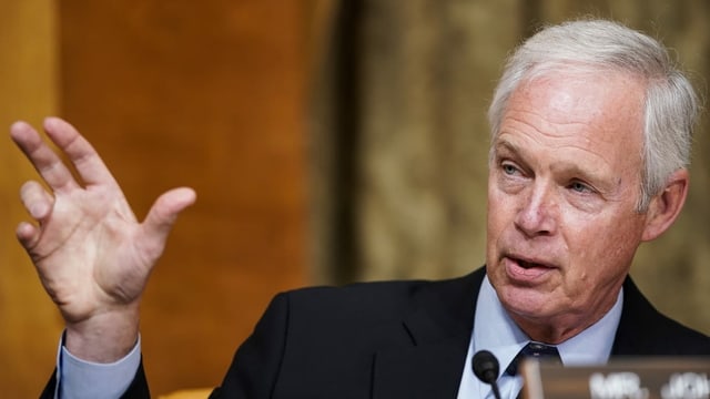Er hatte den landesweiten Feiertag bekämpft: Der republikanische Senator Ron Johnson aus Wisconsin. Er hatte den landesweiten Feiertag bekämpft: Der republikanische Senator Ron Johnson aus Wisconsin.
