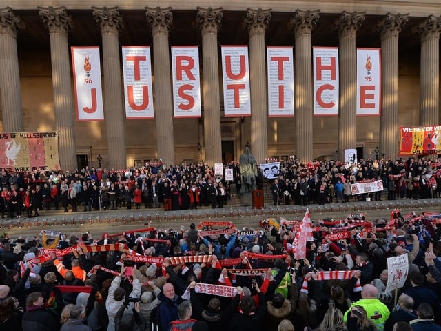 Im April 2016 hält ein Gericht fest: Der Tod von 96 Menschen bei der Hillsborough-Katastrophe war widerrechtlich. Es war ein Meilenstein für die Betroffenen. Im April 2016 hält ein Gericht fest: Der Tod von 96 Menschen bei der Hillsborough-Katastrophe war widerrechtlich. Es war ein Meilenstein für die Betroffenen.