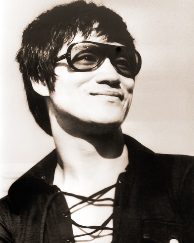 Bruce Lee mit Sonnenbrille Bruce Lee mit Sonnenbrille