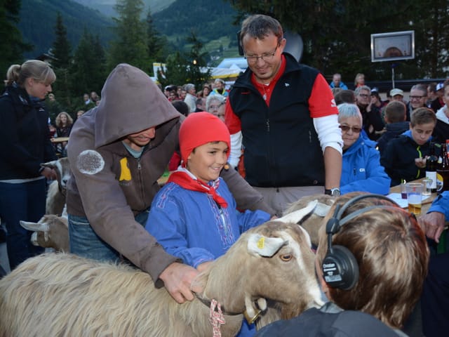 Schellenursli mit Geissli.