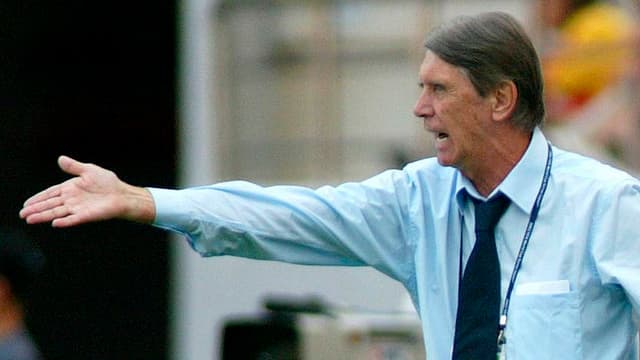Maldini agescha a l'ur da la plazza da ballape. Maldini agescha a l'ur da la plazza da ballape.