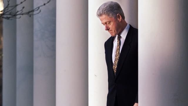 Der ehemalige US-Präsident Bill Clinton sah sich ebenfalls mit einem Amtsenthebungsverfahren konfrontiert. Der ehemalige US-Präsident Bill Clinton sah sich ebenfalls mit einem Amtsenthebungsverfahren konfrontiert.