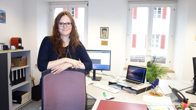 Loredana Todisco en la redacziun a Tusaun. Loredana Todisco en la redacziun a Tusaun.