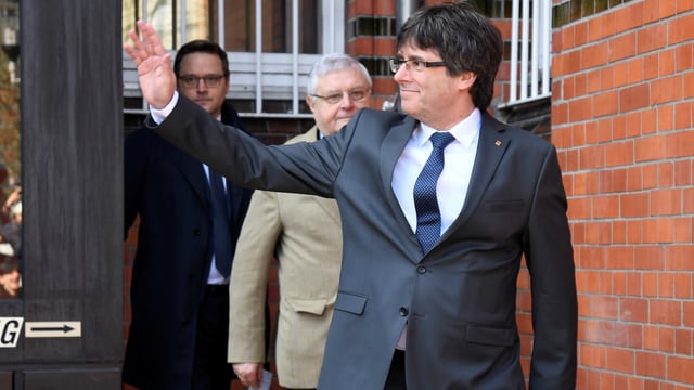 Porträt von Puigdemont vor dem Gefängnis. Porträt von Puigdemont vor dem Gefängnis.