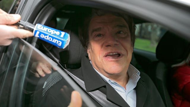 Bernard Tapis in einem Auto Bernard Tapis in einem Auto