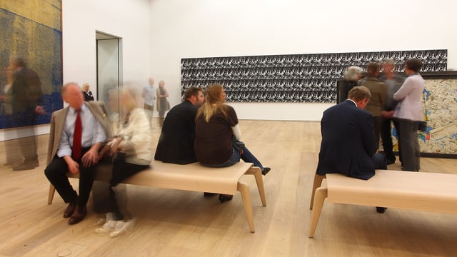 Menschengruppen im Museum Menschengruppen im Museum