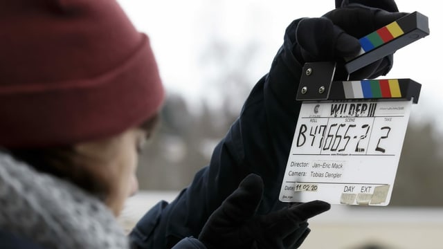 Bei Dreharbeiten zur SRF-Serie "Wilder" fällt die Klappe zur dritten Staffel. Bei Dreharbeiten zur SRF-Serie "Wilder" fällt die Klappe zur dritten Staffel.