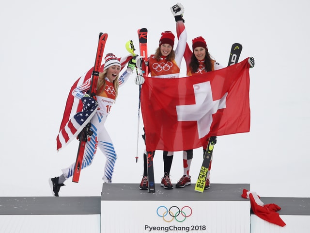 Podest der Frauenkombination mit Shiffrin, Gisin und Holdener